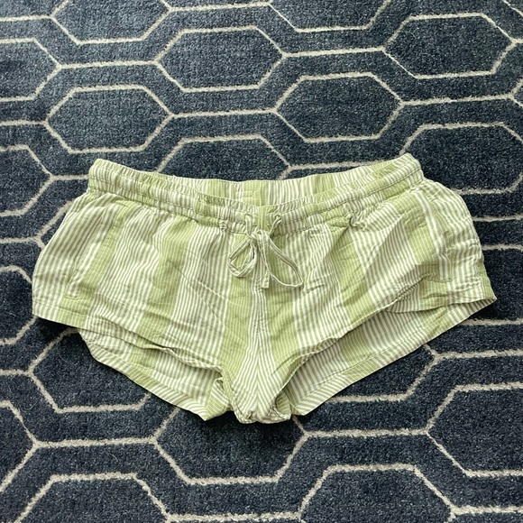 RVCA green and white striped shorts - Picture 1 of 4